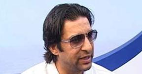 Wasim Akram supports Dhoni’s rotation policy