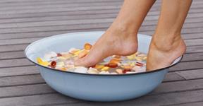 How To Cure Stinky Feet With Home Remedies