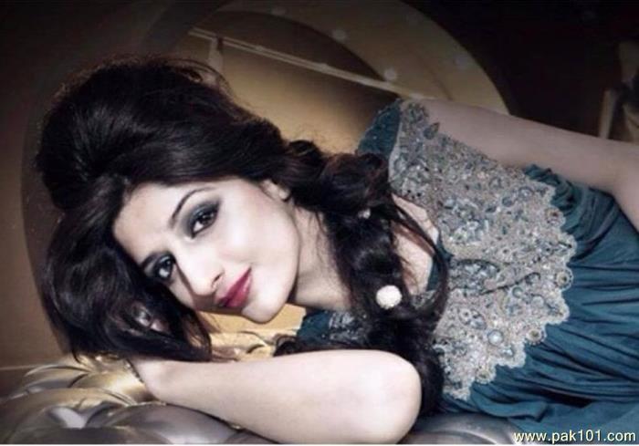 Mawra Hocane/Mawra Hussain -Pakistani Female Model, VJ and Television Actress Celebrity