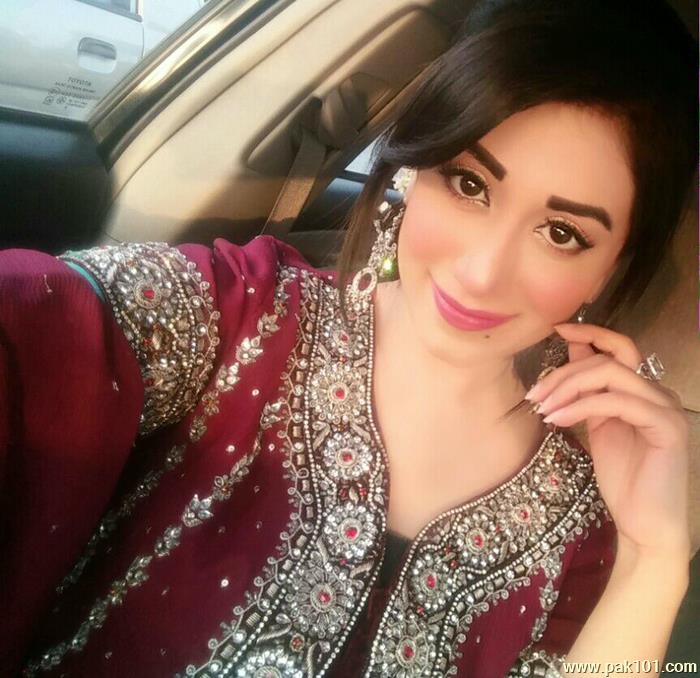 Riz Kamali -Pakistani Television Actress And Host Celebrity