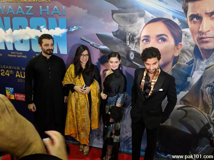 Team Of Parwaaz Hai Junoonr At The Premier Show In Mississauga, Canada