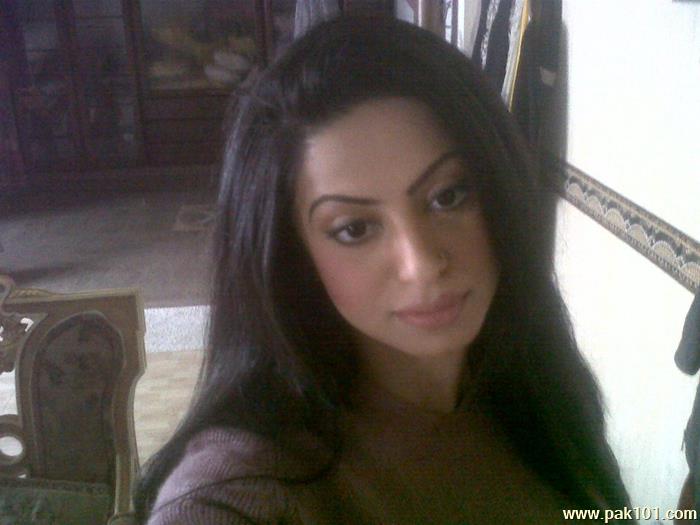 Faria Bukhari -Pakistani Female Fashion Model And Actress Celebrity
