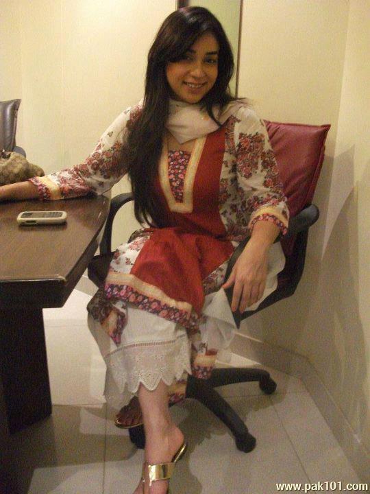 Komal Rizvi -Pakistani Female Singer Celebrity