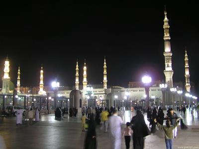 Masjid Al Nabawi in Madinah - Saudi Arabia (night)
