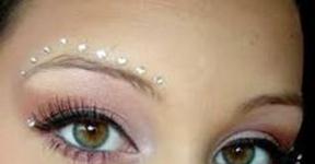 How To Apply Prom Make Up