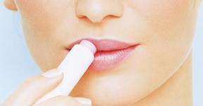 Fix Chapped Lips Without Using Chapstick