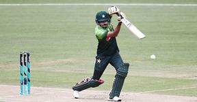 Pakistan remove Guptill as New Zealand chase 106 in 1st T20