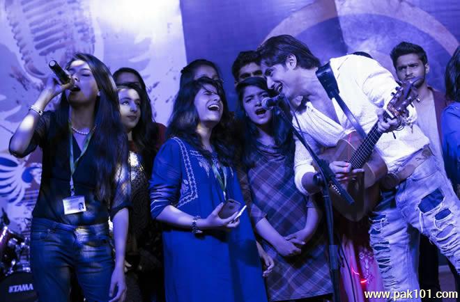 Rockstar Ali Zafar Capture The Attention Of Audience At Lahore - News ...