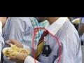 How To Hold Bottle While Eating