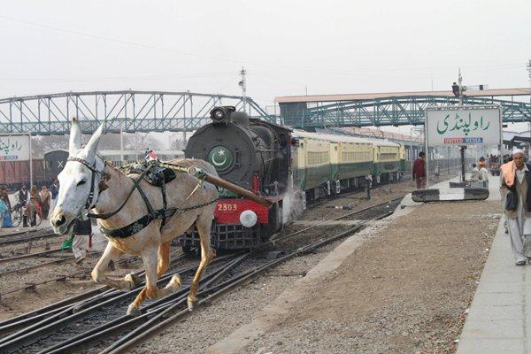 Funny Picture pakistan railway 