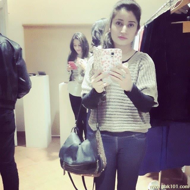 Farhana Maqsood -Pakistani Television Actress Celebrity