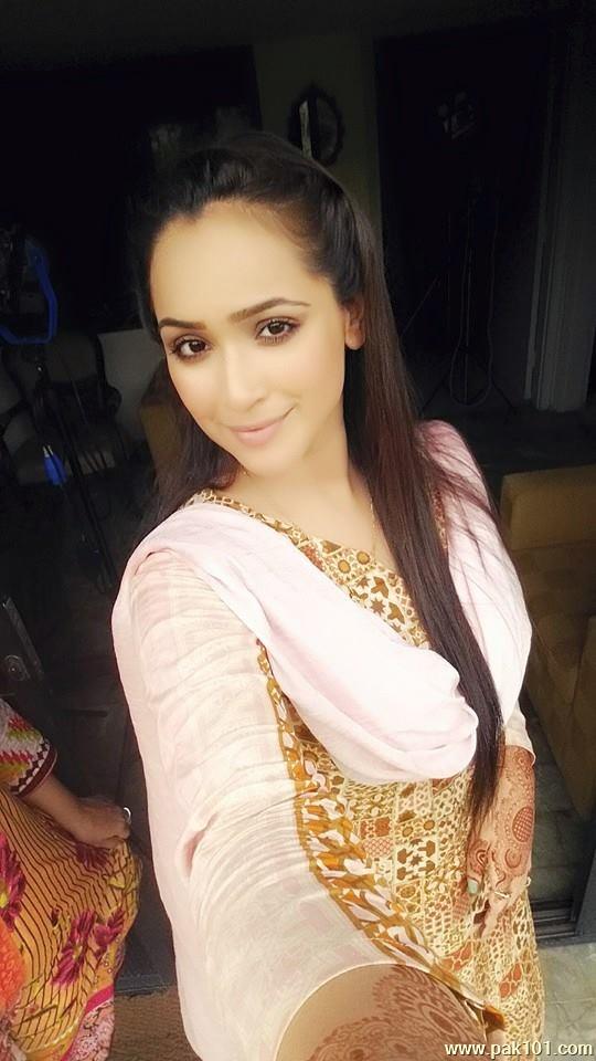 Faryal Mehmood - Pakistani Television Actress And Singer Celebrity