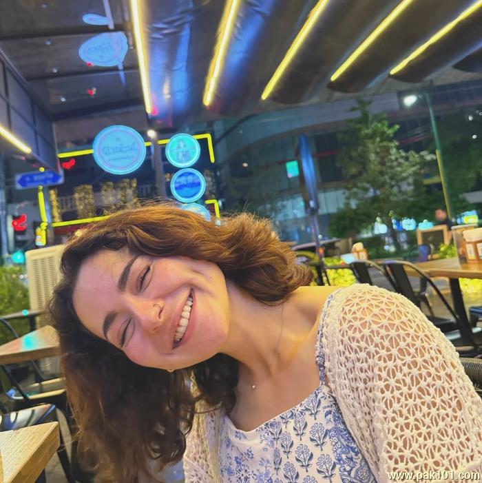 Hania Amir -Pakistani Television and Film Actress Celebrity