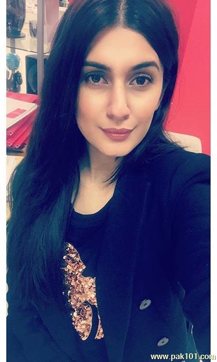 Kubra Khan -Pakistani Fashion Model And Film Actress Celebrity