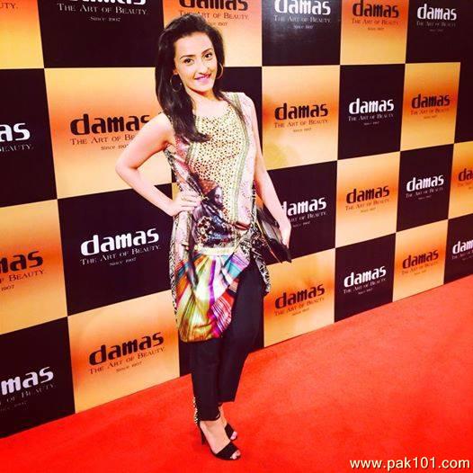 Momal Sheikh -Pakistani Female Actress And Television Celebrity