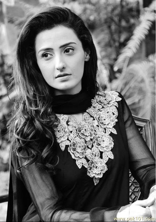 Momal Sheikh -Pakistani Female Actress And Television Celebrity