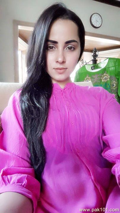Nimra Khan -Pakistani Female Television Actress Celebrity And Director 