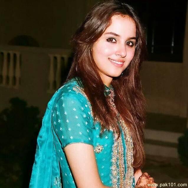 Nimra Khan -Pakistani Female Television Actress Celebrity And Director 