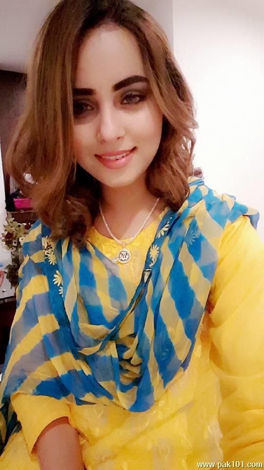 Nimra Khan -Pakistani Female Television Actress And Director Celebrity