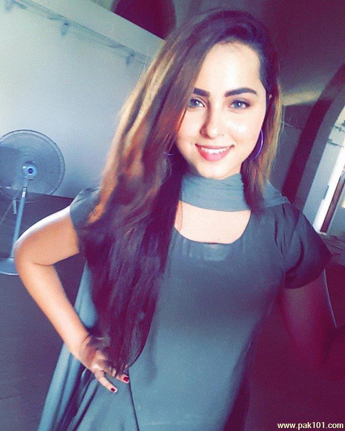 Nimra Khan -Pakistani Female Television Actress And Director Celebrity