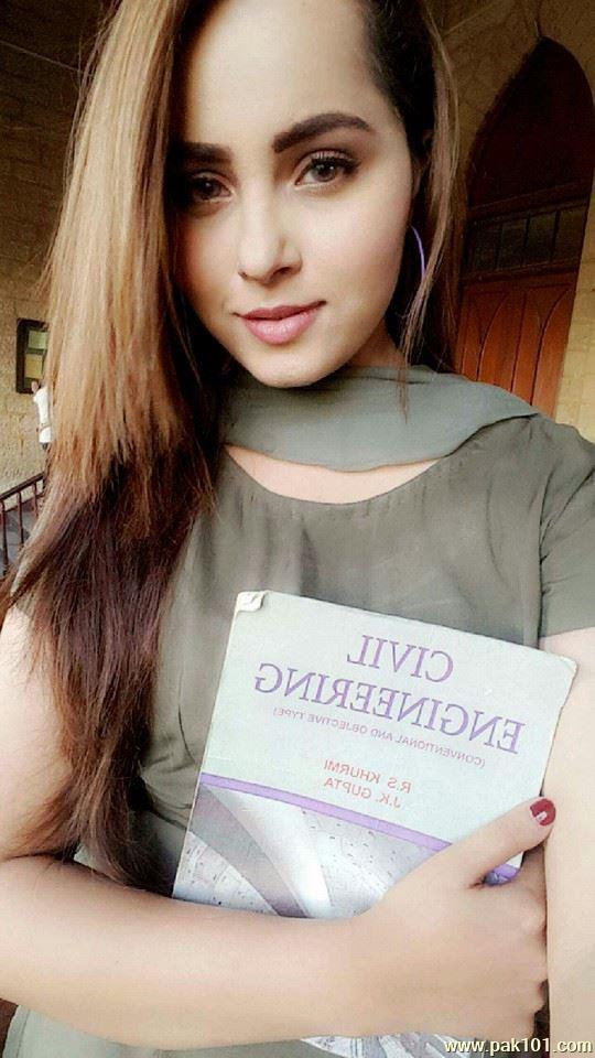 Nimra Khan -Pakistani Female Television Actress And Director Celebrity