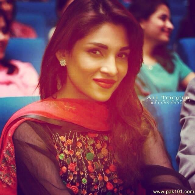 Zhalay Sarhadi -Pakistani Female Actress And Model Celebrity