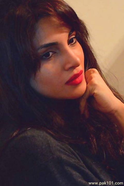 Zhalay Sarhadi -Pakistani Female Actress And Model Celebrity