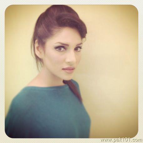 Zhalay Sarhadi -Pakistani Female Actress And Model Celebrity