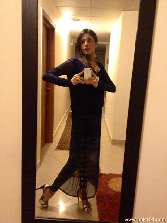 Zhalay Sarhadi -Pakistani Female Actress And Model Celebrity