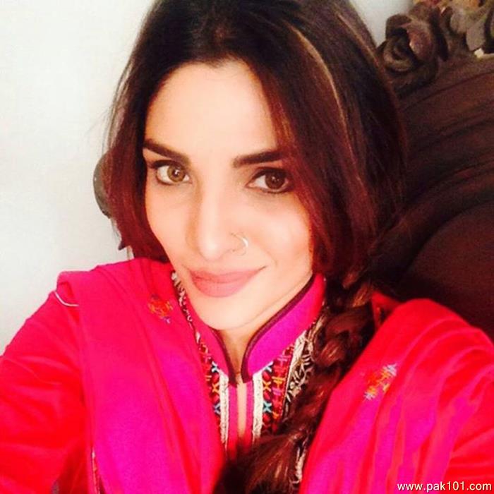 Zhalay Sarhadi -Pakistani Female Actress And Model Celebrity