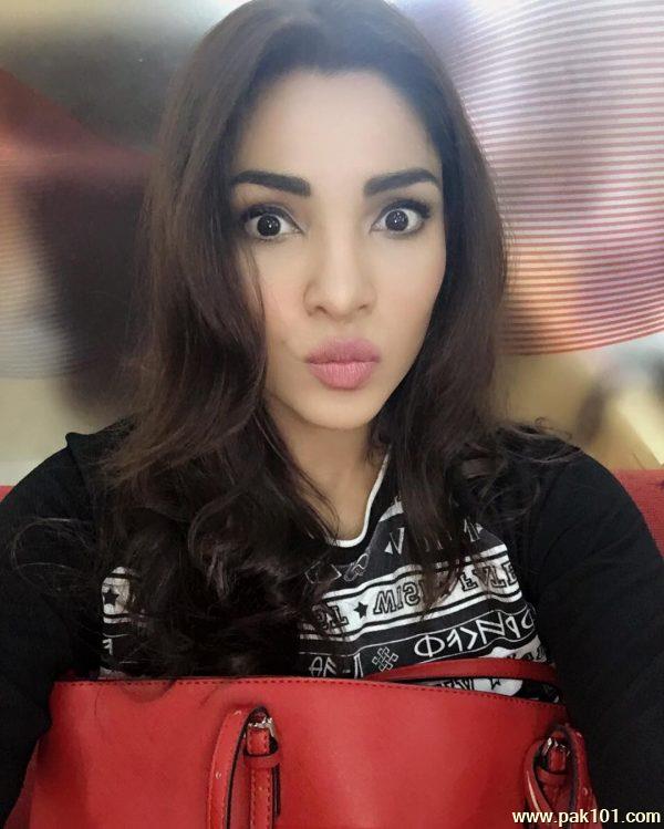 Zhalay Sarhadi -Pakistani Female Actress And Model Celebrity