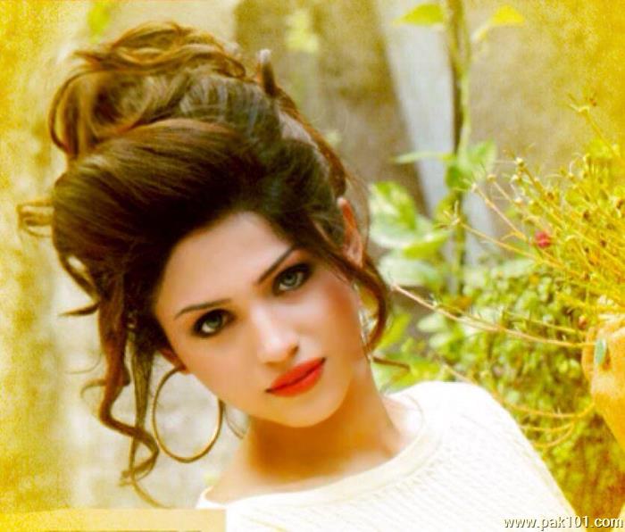 Aamna Malik -Pakistani Television Actress Celebrity