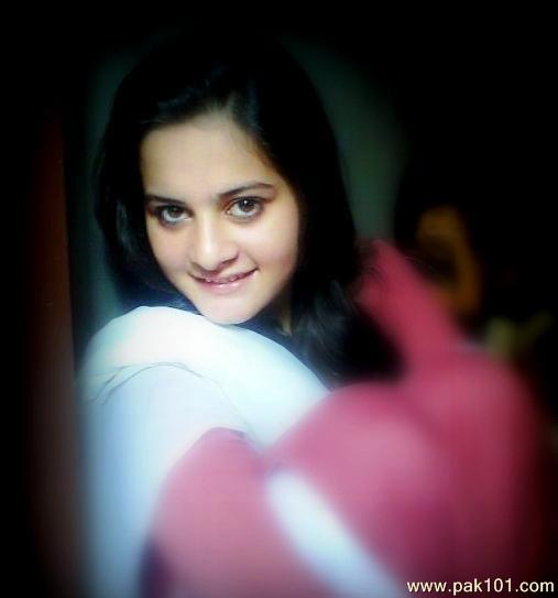 Aiman Khan -Pakistani Female Television Drama Actress Celebrity