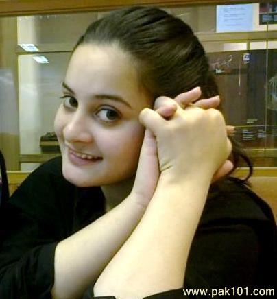 Aiman Khan -Pakistani Female Television Drama Actress Celebrity