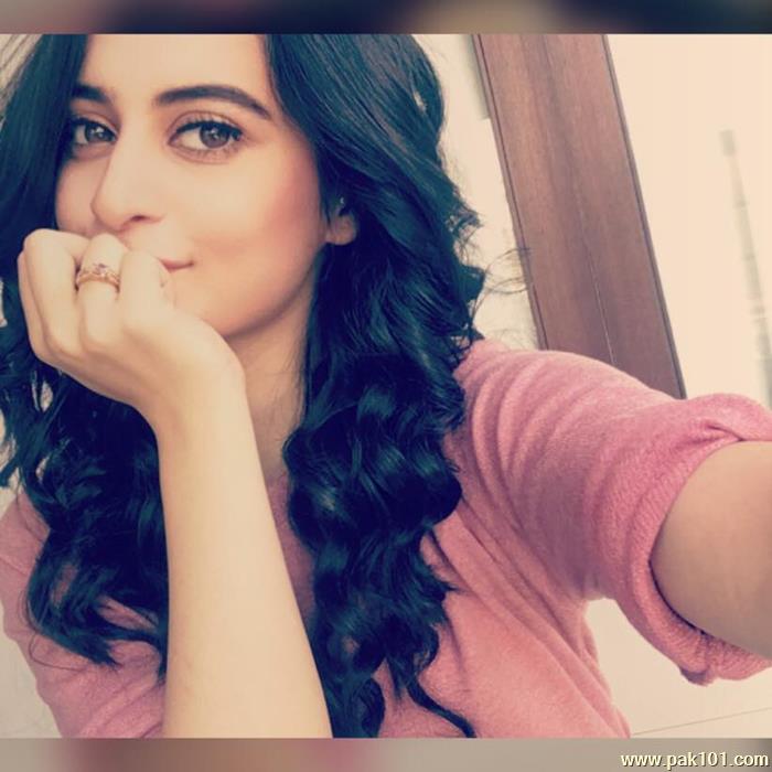 Aiman Khan -Pakistani Female Television Drama Actress Celebrity