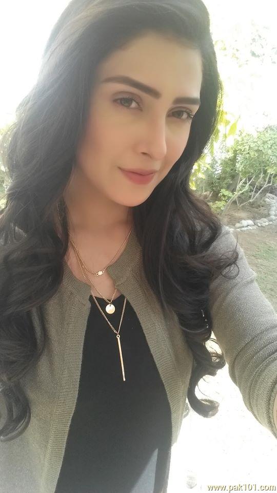 Ayeza Khan (Aiza)- Pakistani Female Television Actress Celebrity