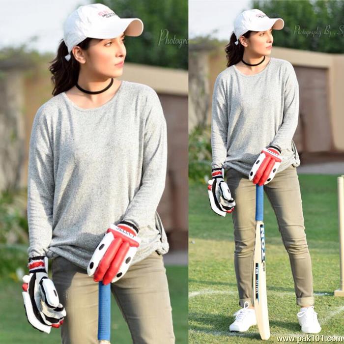 Ayeza Khan (Aiza)- Pakistani Female Television Actress Celebrity