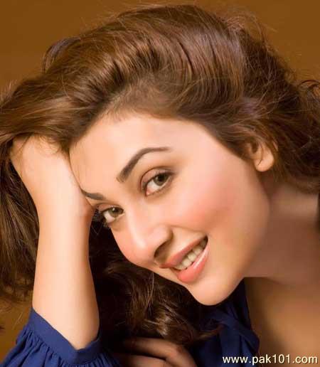 Ayesha Khan 