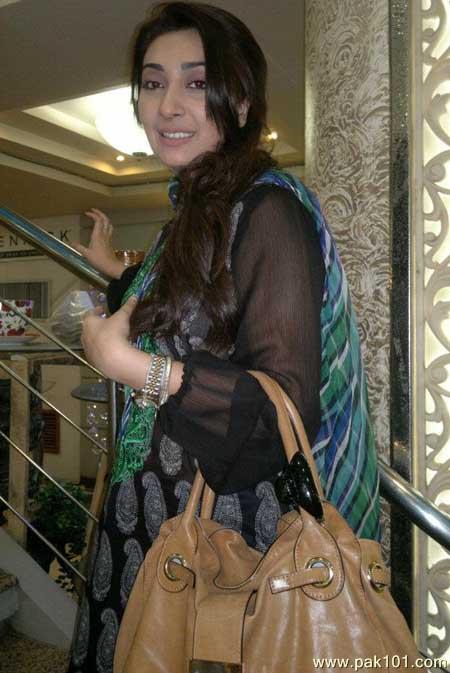 Ayesha Khan 