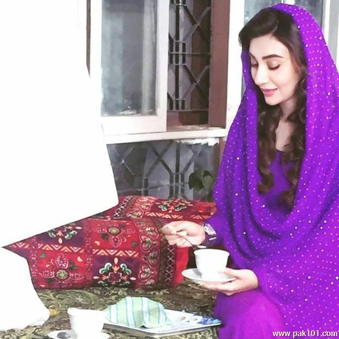 Ayesha Khan- Pakistani Female Television Actress Celebrity