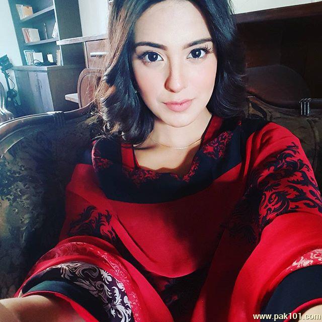 Iqra Aziz -Pakistani Female Television Actress Celebrity