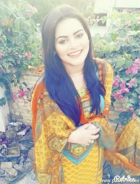 Minal Khan -Pakistani Television Female Actress Celebrity