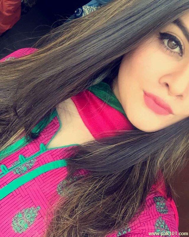 Minal Khan -Pakistani Television Female Actress Celebrity