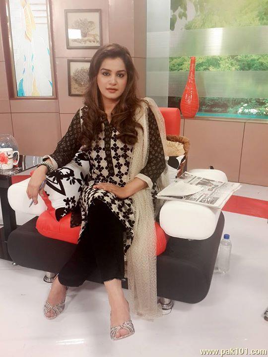 Nazia Malik- Pakistani Television Actress And Host Celebrity