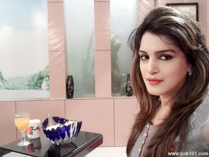 Nazia Malik- Pakistani Television Actress And Host Celebrity