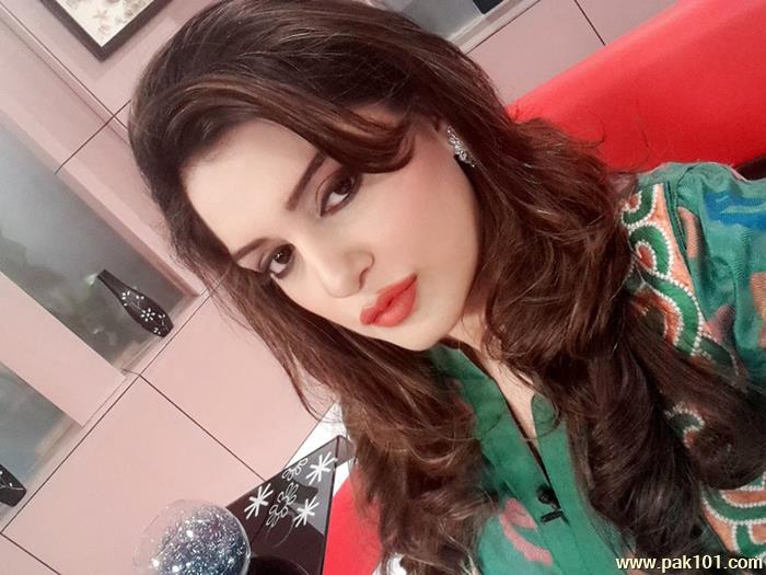 Nazia Malik- Pakistani Television Actress And Host Celebrity