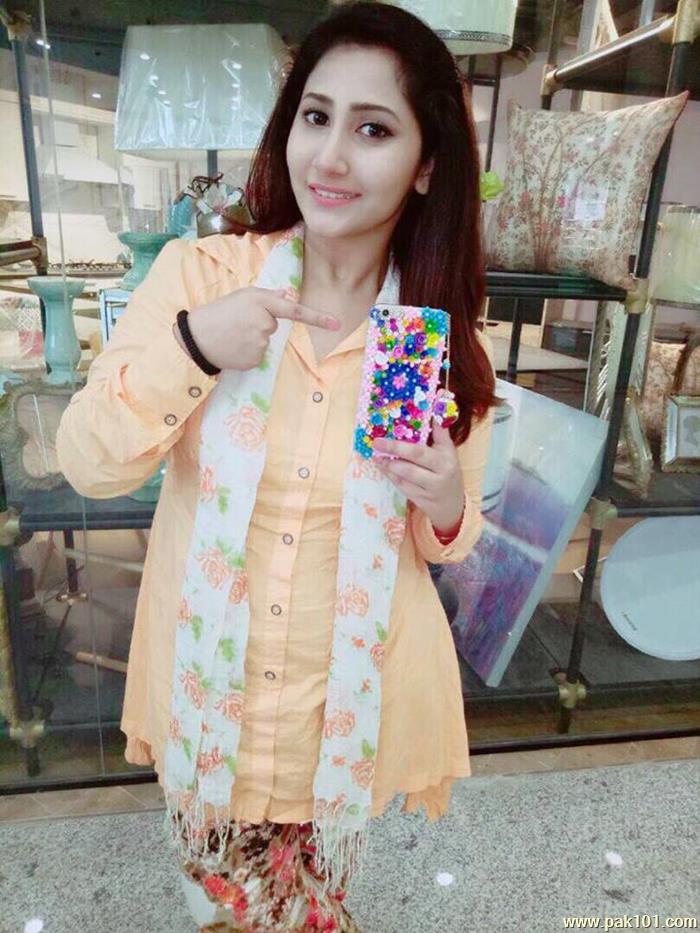 Pari Hashmi -Pakistani Television Drama Actress Celebrity