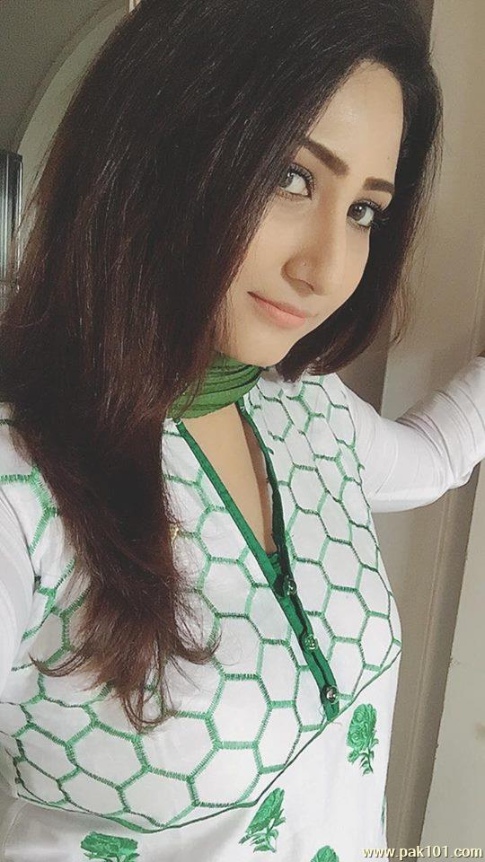 Pari Hashmi -Pakistani Television Drama Actress Celebrity