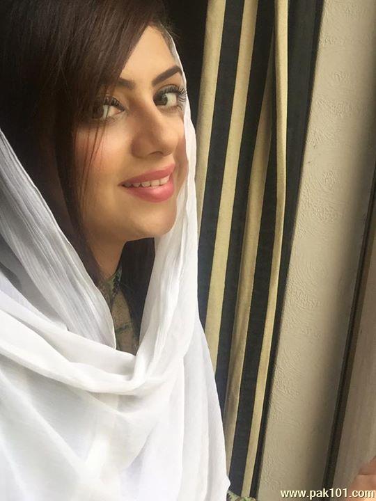 Rida Isfahani -Pakistani Female Television Actress And Fashion Model Celebrity