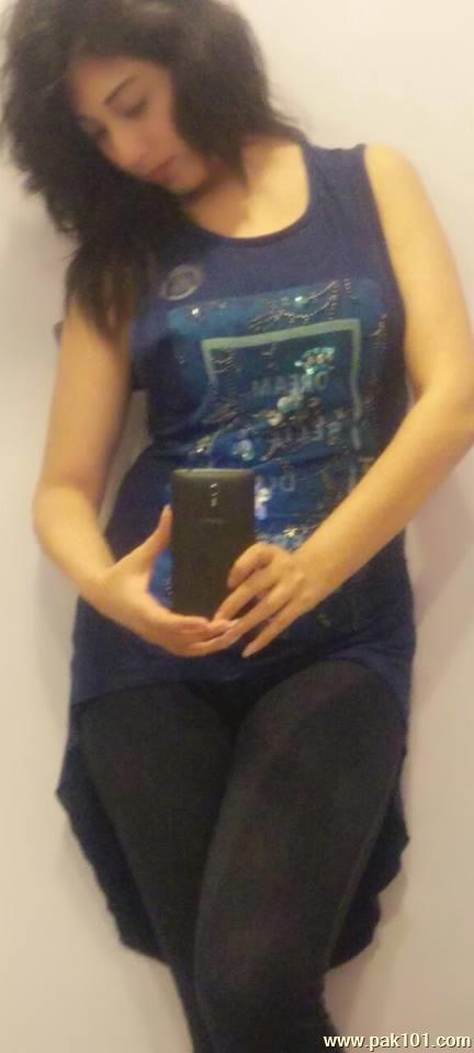 Riz Kamali -Pakistani Television Actress And Host Celebrity